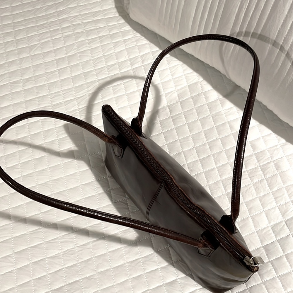 Hobo brown leather handbag, zipper. Gently used on the bottom corners, see pics - Picture 3 of 8